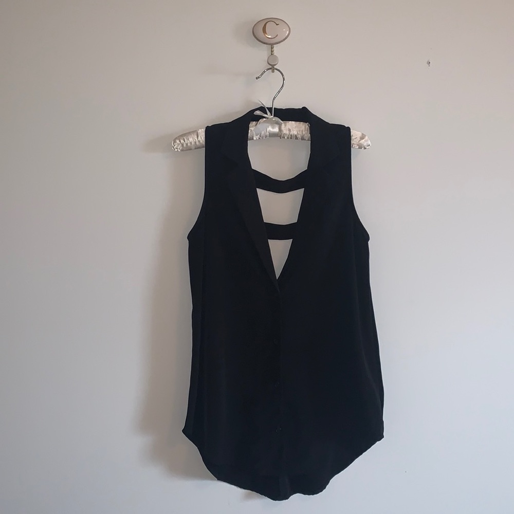 Lush Collared V-Neck Sleeveless Top